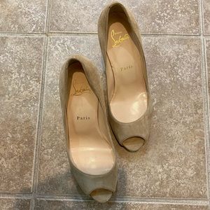 nude suede peep toe louboutins